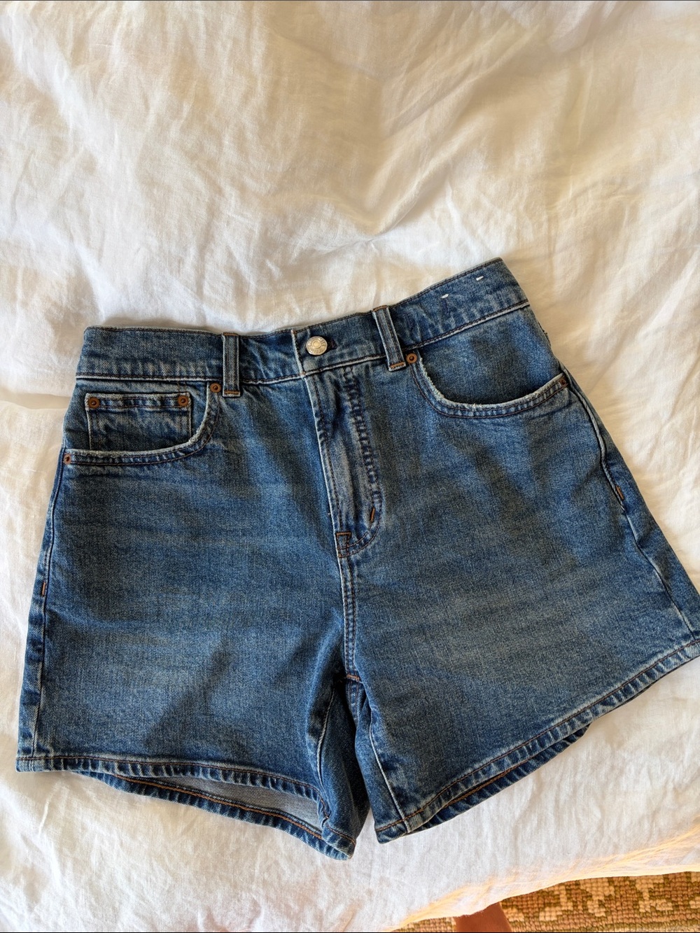Madewell perfect mid-length shorts
